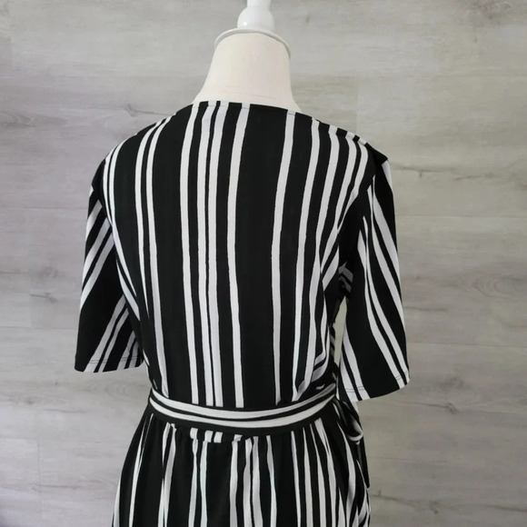 H&M Black White Striped Dress V-neck Size S Tie Wa - Picture 10 of 10